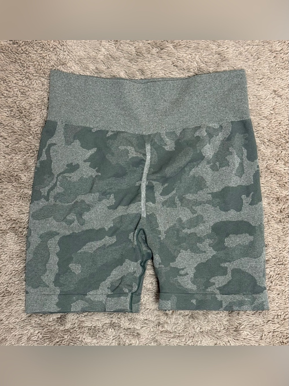 Camo Seamless Booty Scrunch Shorts – Size M